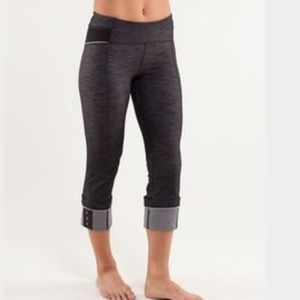 EUC!! Lululemon - RIDE ON CROP - Button Cuffed Heathered Black "Denim" - Size 6